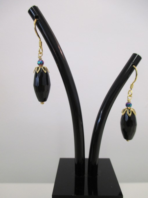 Black agate with gold earrings‏