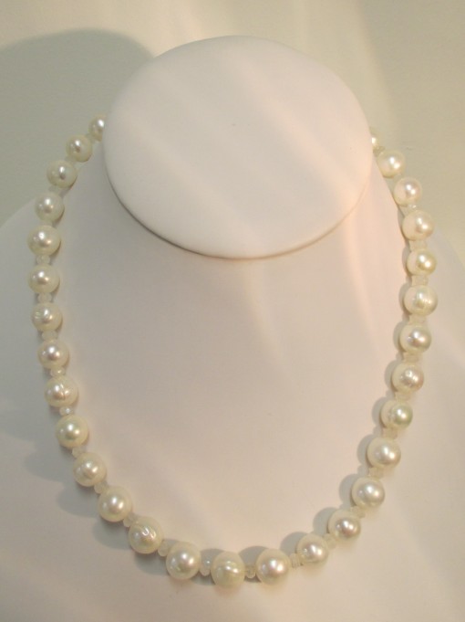 Pearls and moonstone necklace