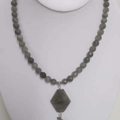 Labradorite necklace with pendant‏